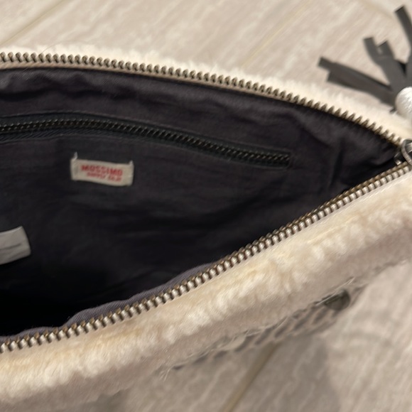 Mossimo clutch - Picture 2 of 3